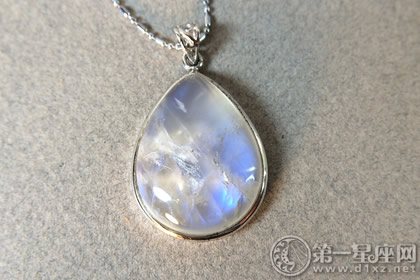 五行缺金佩戴什麽旺桃花