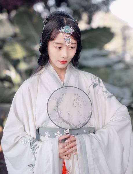 水瓶座的专属古装